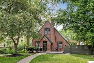 2518 N 56th St, Omaha, NE 68104