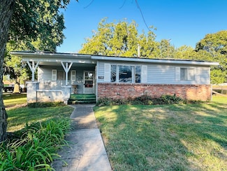 308 9th St, Monett, MO 65708