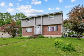 81 Glenstone Rd, Waterbury, CT 06705