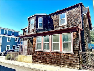 60 Dixon St, Newport, RI 02840
