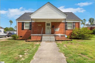 330 Poplar St, Clinton, SC 29325