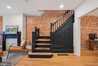 5212 Locust St, Philadelphia, PA 19139