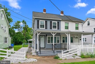 827 W 2nd St, Florence, NJ 08518