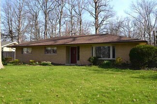 2923 Woodstock Ct, Fort Wayne, IN 46815