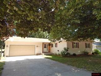1340 1340 Charles St, St. Peter, MN 56082