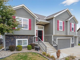 1402 NE 182nd St, Smithville, MO 64089