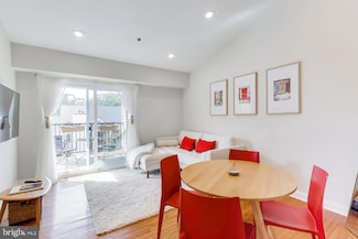 3315 Wyndham Cir Unit 4228, Alexandria, VA 22302