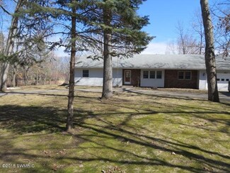 51 Castle Dr N, Springfield, MI 49037