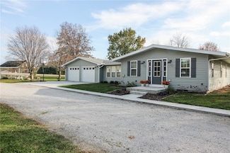 2376 N County Road 190e, Mattoon, IL 61938