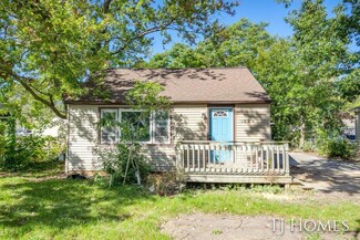1026 E Hile Rd, Norton Shores, MI 49441