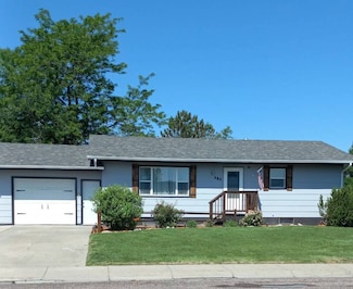 685 15th St, Gering, NE 69341