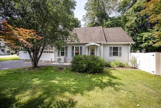 2 Putnam Park Rd, Bethel, CT 06801