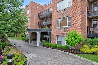 25 Chapel Place Unit 3N, Great Neck, NY 11021