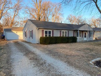 3453 SW Westview Ave, Topeka, KS 66611