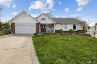 2 Coventry Ct, Saint Charles, MO 63304
