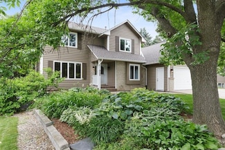 7140 Willow View Cove, Chanhassen, MN 55317