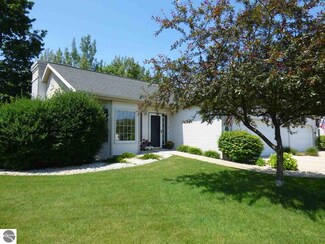 314 Golfview Ln, Elk Rapids, MI 49629