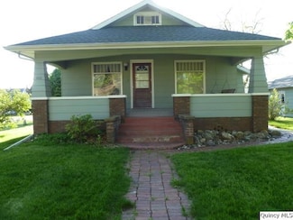600 W Washington St, Blandinsville, IL 61420