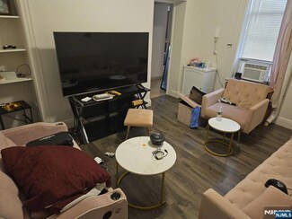 208 Farnham Ave Unit 1R, Lodi, NJ 07644