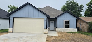 6538 Washington St, Groves, TX 77619