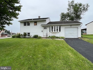 2945 Windsor Dr, Bensalem, PA 19020