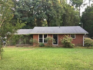 348 Featherstone Dr, Charlotte, NC 28213
