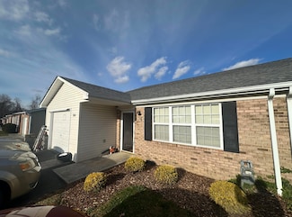 258 Village Dr, Lewisburg, WV 24901