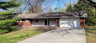 7810 NW Blue Grass Dr, Kansas City, MO 64152