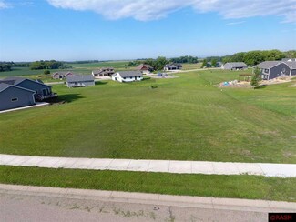 712 Maple Ln, Eagle Lake, MN 56024