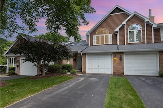 10 Walpole Ct, Fairport, NY 14450
