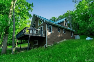 5792 Bonn Way E, Great Valley, NY 14741