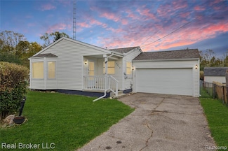 1445 Ready Ave, Burton, MI 48529