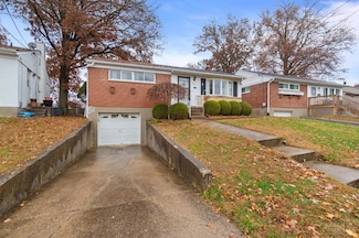 1052 Vacationland Dr, Cincinnati, OH 45231