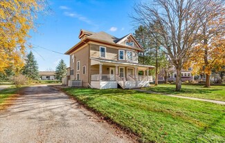 440 N Elm St, Waterman, IL 60556