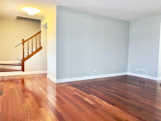 784 Bluejay Cir, Elk Grove Village, IL 60007
