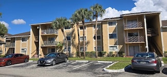 301 Palm Way Unit 107, Pembroke Pines, FL 33025