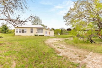 2080 Woodrow Center Rd, Kingsbury, TX 78638