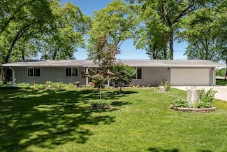 4405 Jennel Dr, Rockton, IL 61072