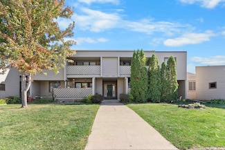 1042 Prairie Meadow Ct, Waterloo, IA 50701