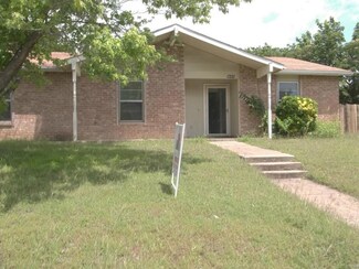 1221 Southridge Dr, Lancaster, TX 75146