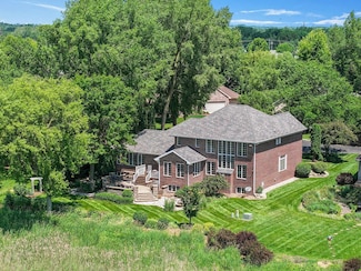 5487 Walden Bay Dr, Waunakee, WI 53597