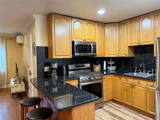 3012 23rd St, Astoria, NY 11102