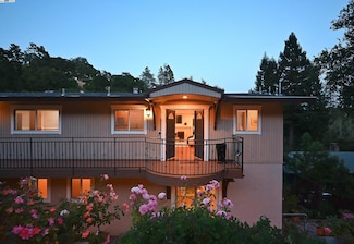 38 Saint Stephens Dr, Orinda, CA 94563