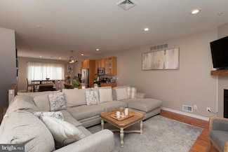 919 N Front St Unit H, Philadelphia, PA 19123
