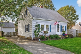 10 Trenton St, West Yarmouth, MA 02673