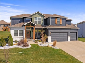 513 NE Lyndon Wood Dr, Lees Summit, MO 64086