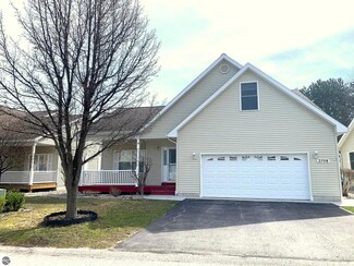 2708 Ruby St, Traverse City, MI 49684