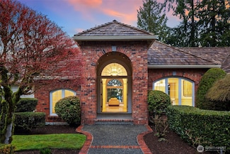9416 NE 25th St, Clyde Hill, WA 98004