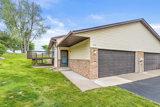 7174 Robinwood Ct, Woodbury, MN 55125