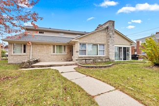 3405 W Lakefield Dr, Milwaukee, WI 53215